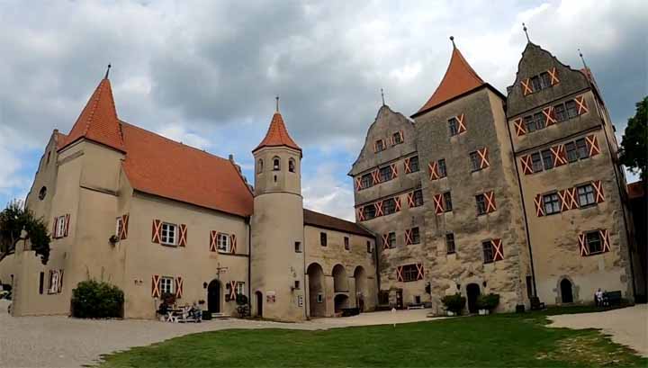 Slotplein Burg Harburg
