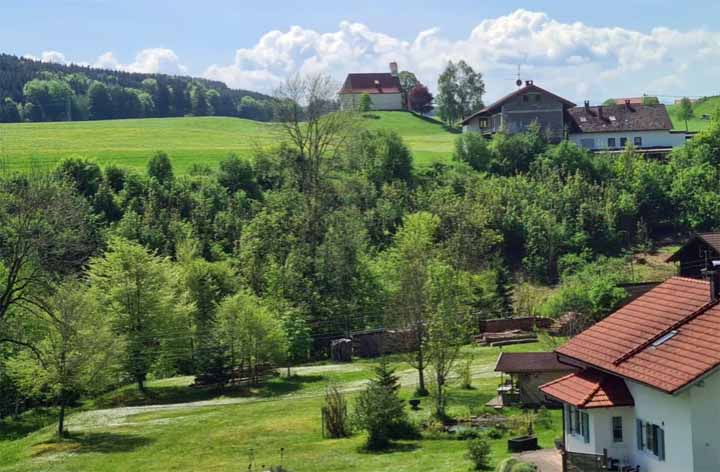 Hohenfurch met op de achtergrond de  St Ursula kapelle  