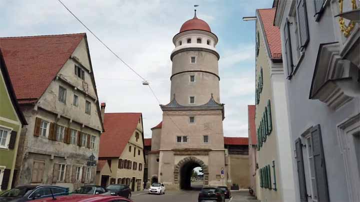 Vanuit het oosten kom je de stad binnen door de Deininger Tor (1517)