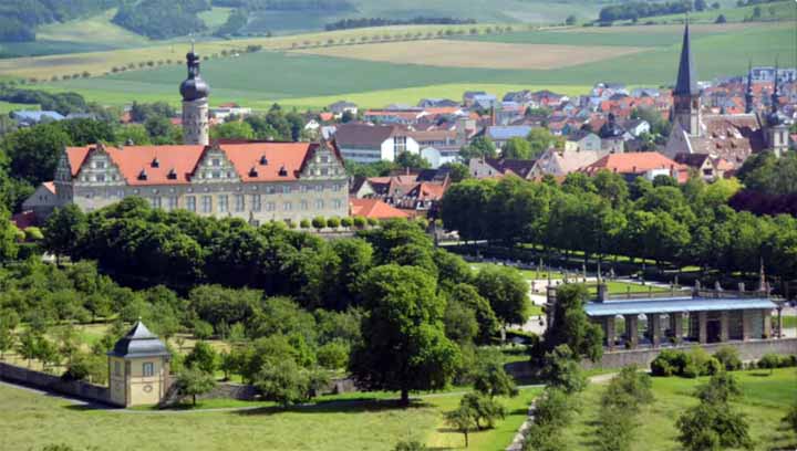 Blik op Schloss Weikersheim